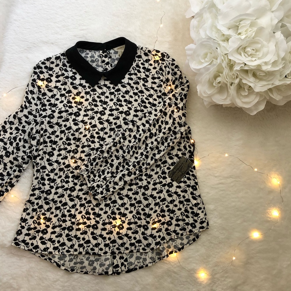 ❌SOLD Black + White blouse